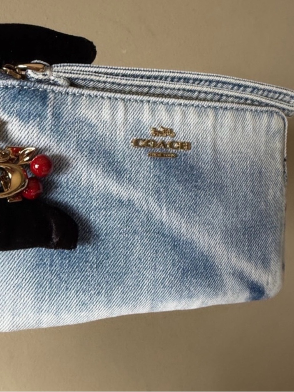 Coach Light Blue Denim Zip Pouch with Gold Hardware with charms. NIP - Picture 3 of 6